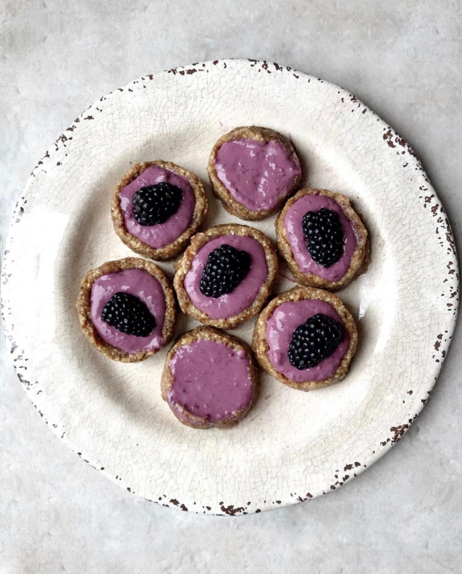 no-bake-dessert-cups-with-whipped-blackberry-filling