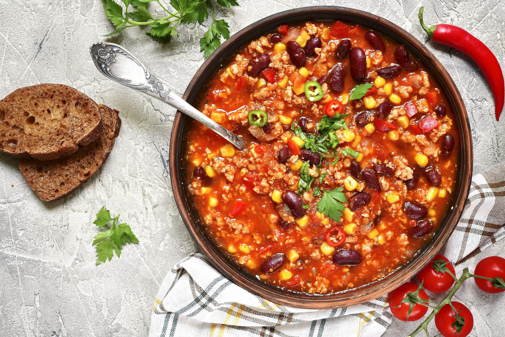 Slow Cooker Chunky Bean Chili to 2HangryMoms!